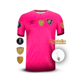 Camisa Fluminense Outubro Rosa 2023-24 - Patchs Campeão Libertadores 2023 - Umbro Torcedor Masculina